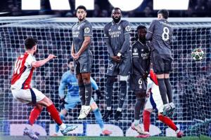 官方也好奇欧冠官推发问：有史以来最伟大的任意球是哪一个？