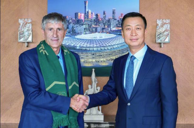 星空体育官网-国安新帅曾造“2比8惨案” 与梅西冲突执教23年零冠