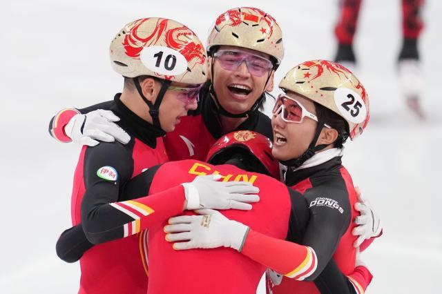 1733665901886068506.jpg (体育)(1)短道速滑——世巡赛北京站:男子5000米接力A组决赛赛况XxjpseC007278_20241208_PEPFN0A001.jpg