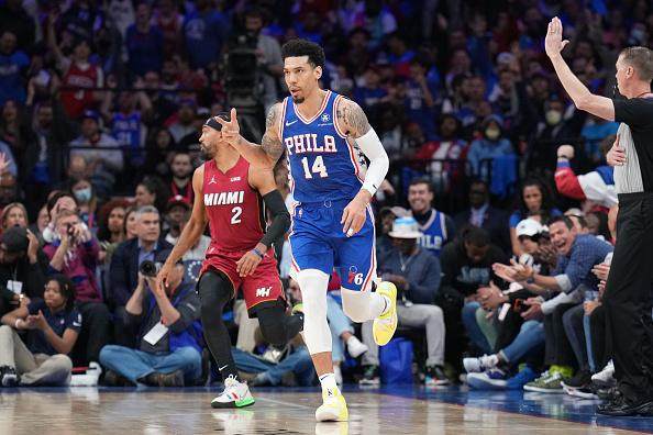 星空体育官方网站-哈登马克西各打半场好球 格林终于找回三分准星